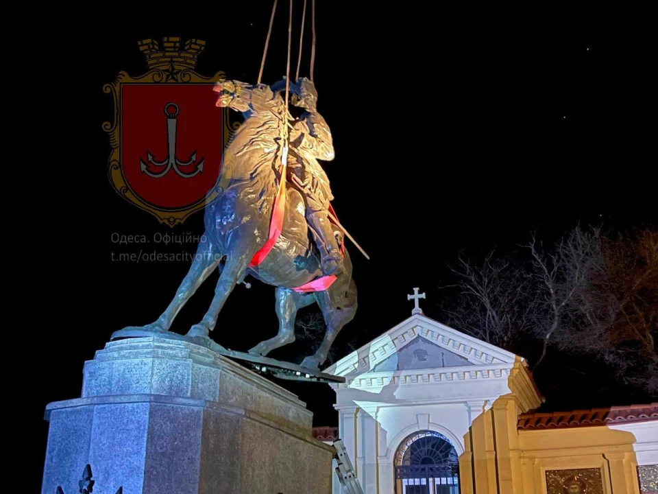 Знесення пам'ятника Суворову в Одесі