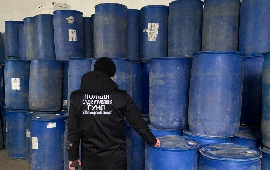 Поліція викрила масштабний канал постачання фальсифікованого спирту