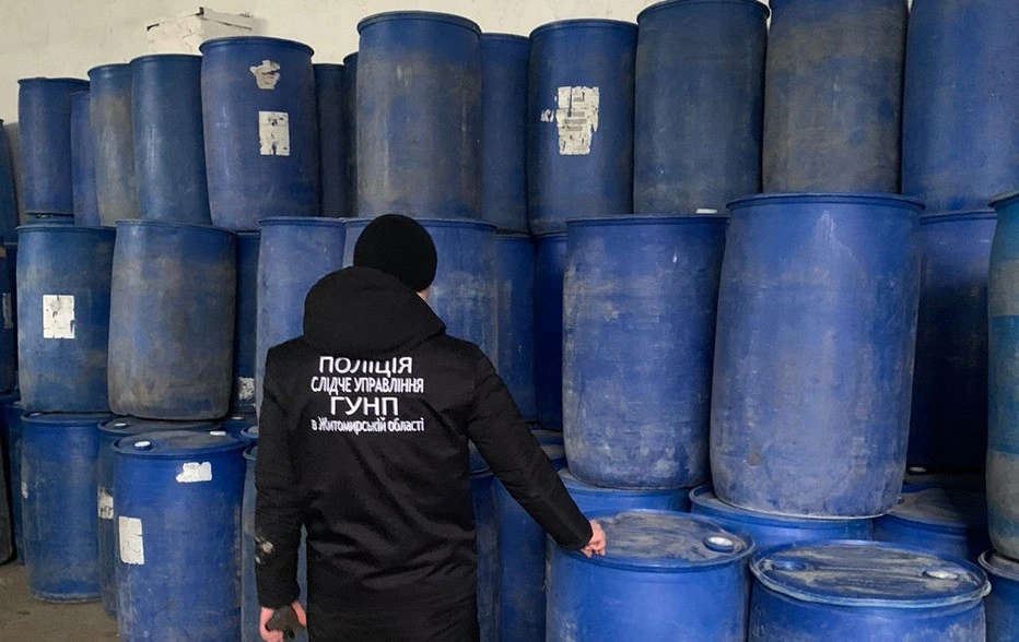 Поліція викрила масштабний канал постачання фальсифікованого спирту