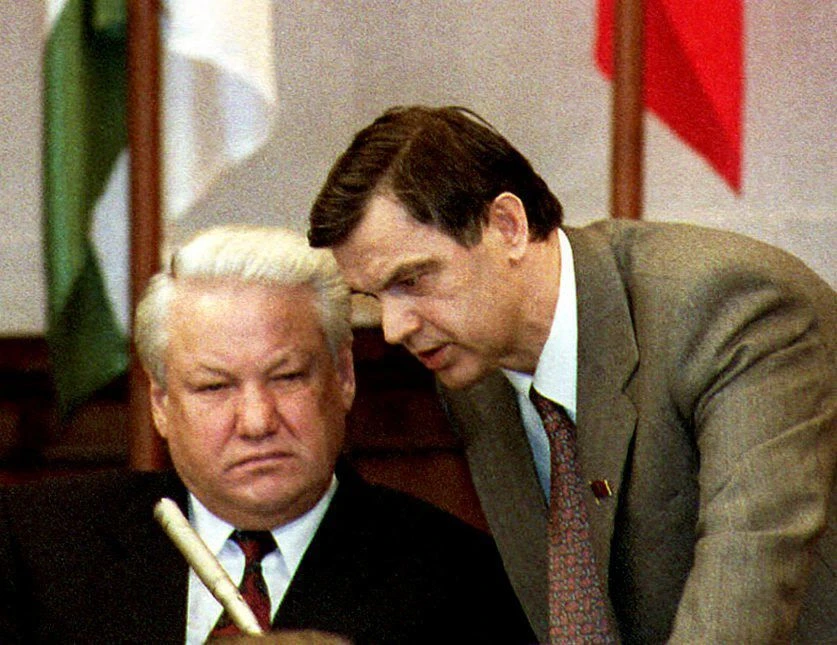 Руслан Хасбулатов та Борис Єльцин (ліворуч)