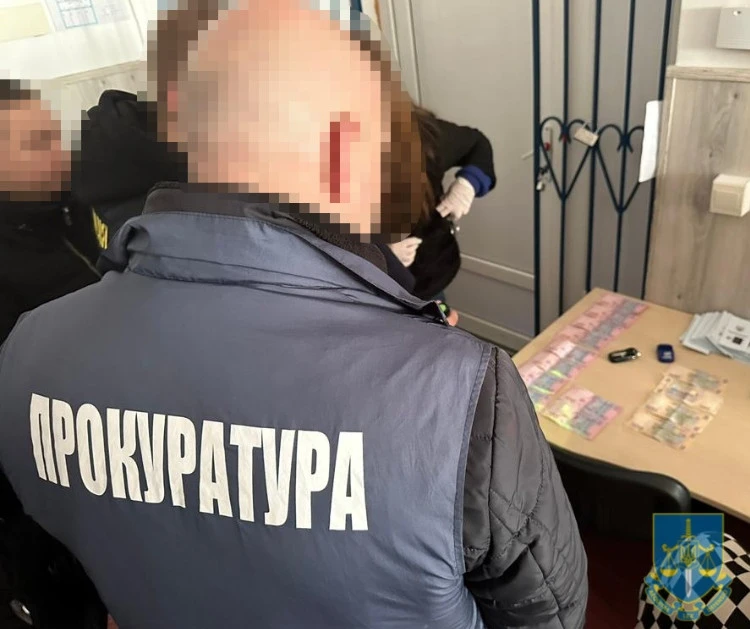 На Львівщині викрили двох начальників відділів міграційної служби