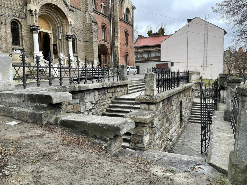 У Львові відновили центральний вхід до храму св. Іоана Золотоустого