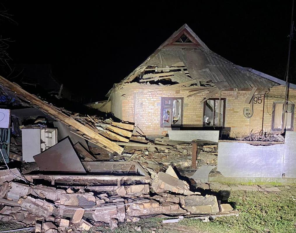 на фото наслідки обстрілу Нікопольщини