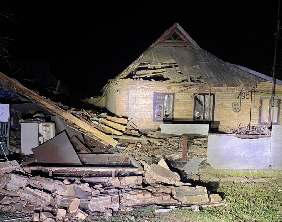 на фото наслідки обстрілу Нікопольщини