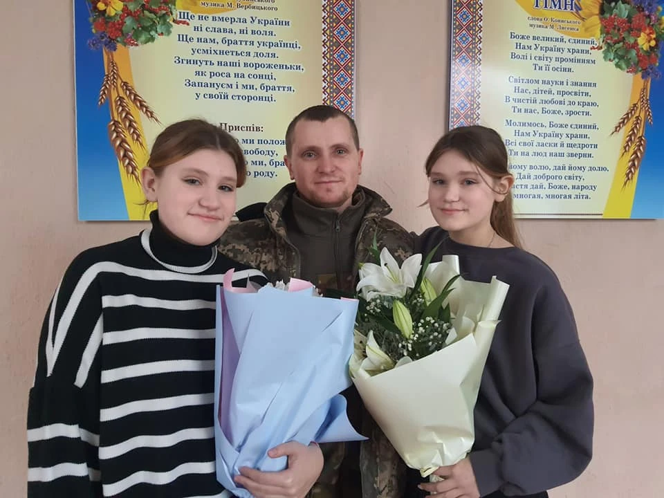 боєць прийшов до школи