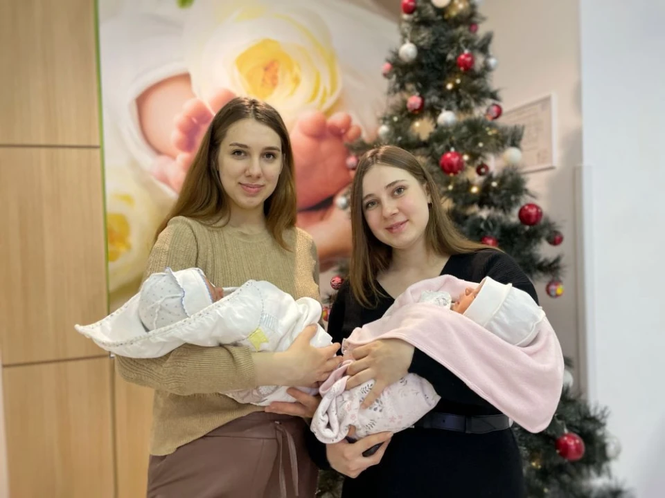 рідні сестри