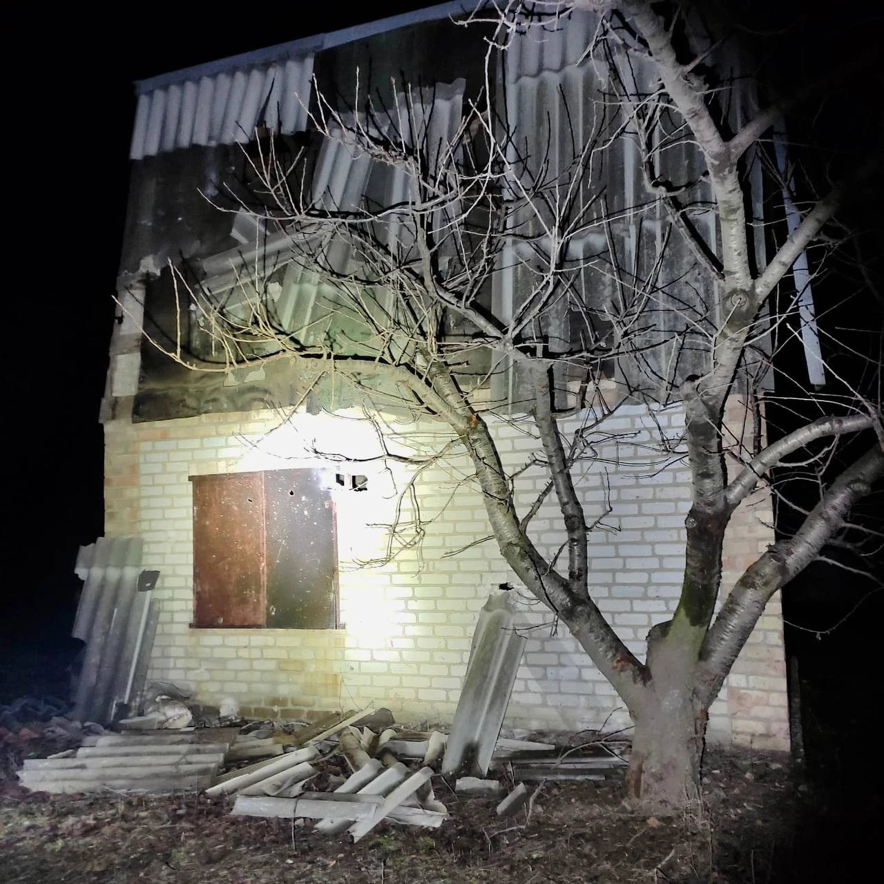 на фото наслідки обстрілу Нікопольщини