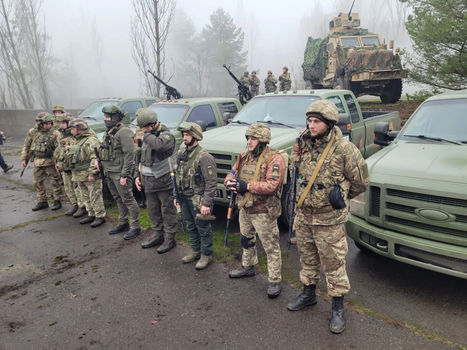 на фото мобільні групи ППО