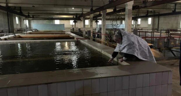 освячення води священником МП