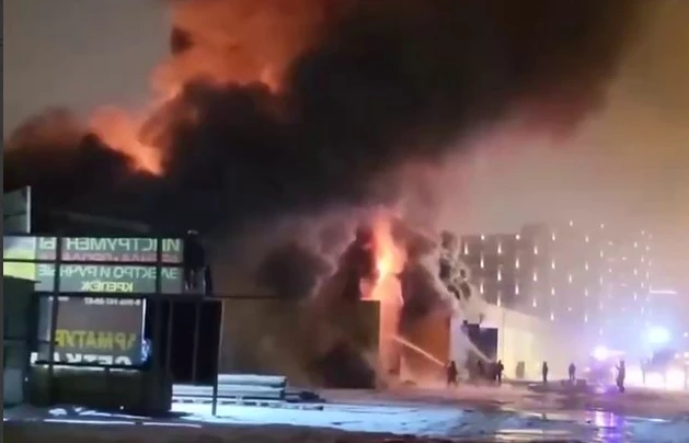 У Москві пожежа на ринку будматеріалів