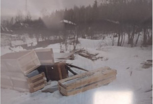 У місті Златоуст, що у РФ, на узбіччі виявили декілька цинкових трун У місті Златоуст, що у РФ, на узбіччі виявили декілька цинкових трун