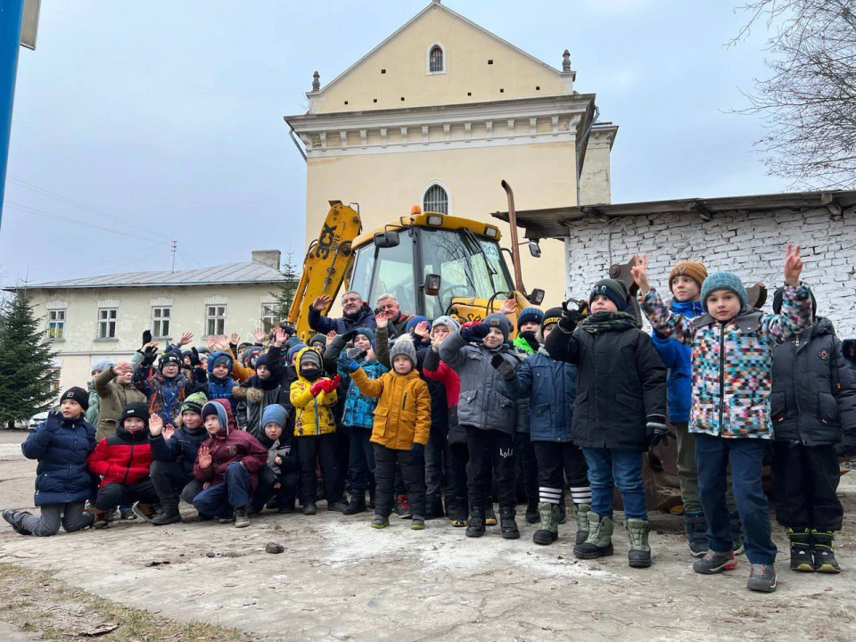 "Дударик" придбав екскаватор для 103-ї бригади ТрО