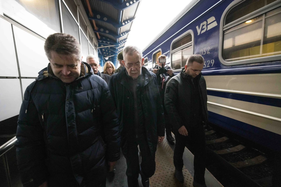 Президент Австрії Александер ван дер Беллен (в центрі)