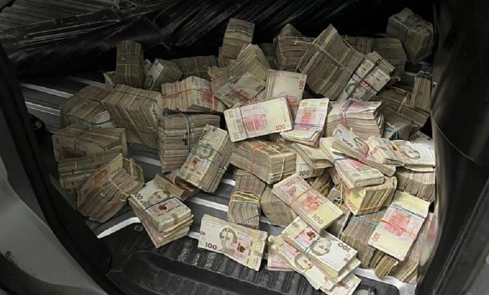 На Львівщині митники виявили у авто майже 9 мільйонів гривень