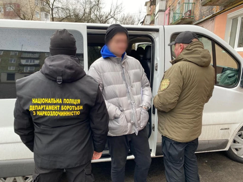 На Волині затримали двох чоловіків, підозрюваних у збуті наркотиків