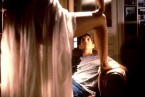 На фото: кадр з фільму "Гіркий місяць"