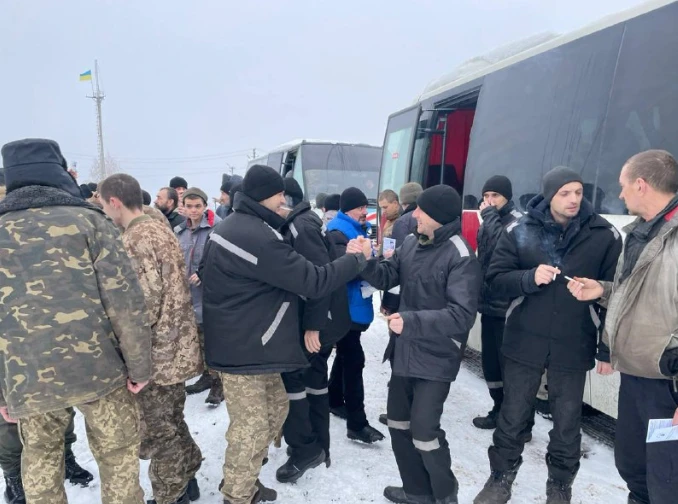 звільнені з полону українські бійці