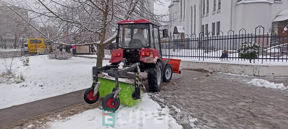 прибиранрня снігу у Львові