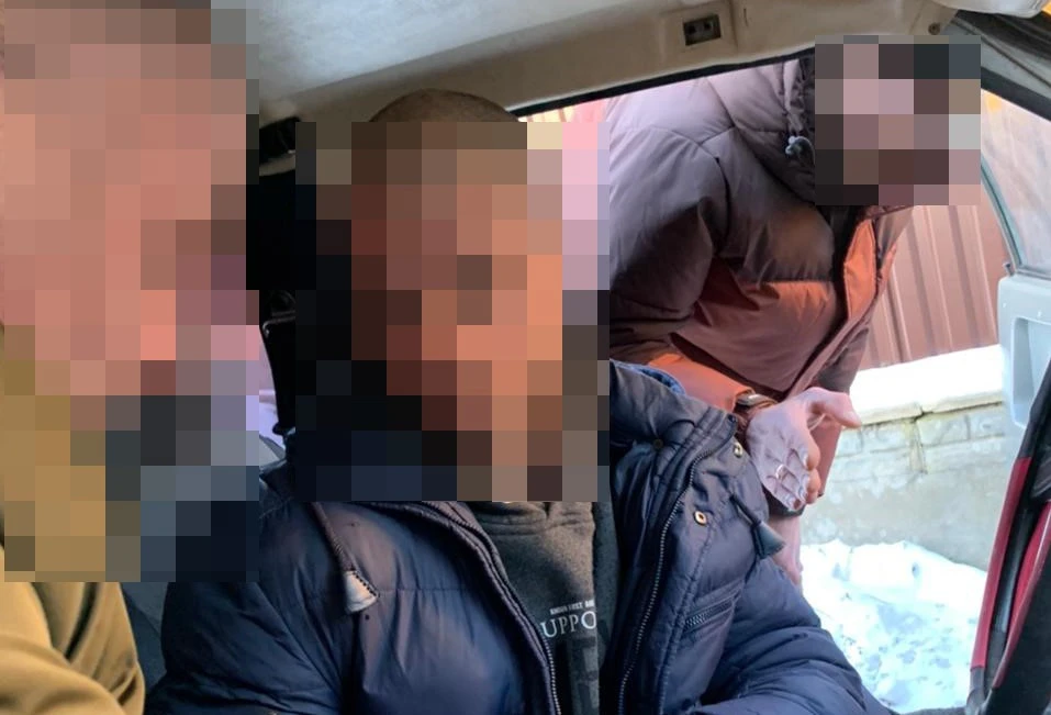 чоловік з гранатою