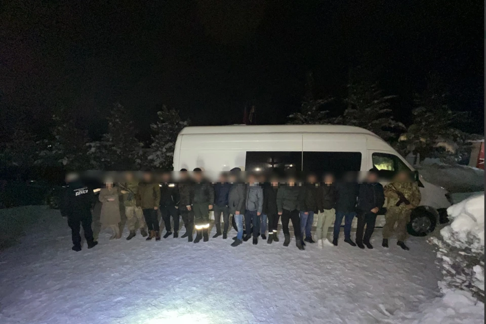 На Буковині затримали два мікроавтобуси з ухилянтами, які втікали до Румунії