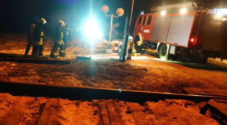 ДТП зі шкільним автобусом та потягом