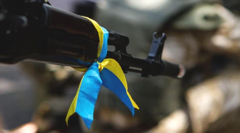 зброя зі стрічкою-прапором