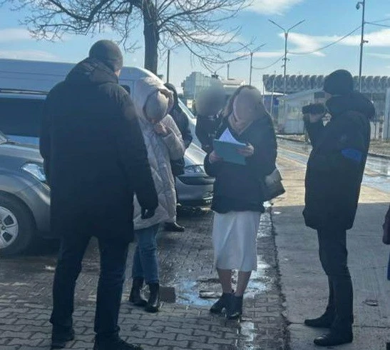 На Буковині затримали ухилянта й організаторку незаконного каналу переправи через кордон