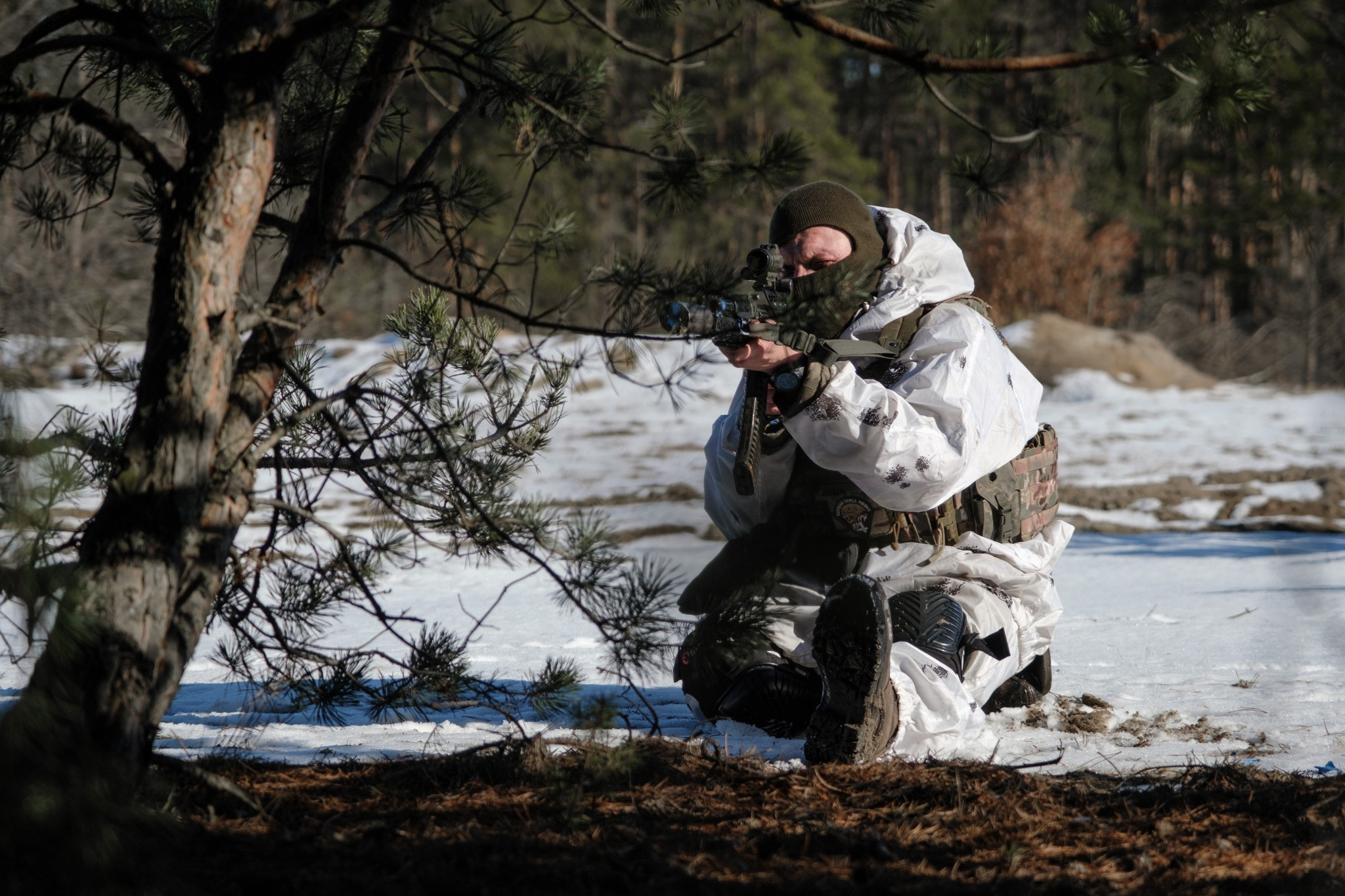 Ukrainian defenders need night vision devices. Espreso