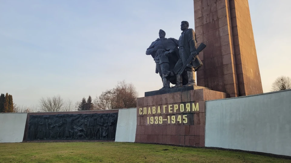 На Рівненщині очільники громад саботують демонтаж радянських пам'ятників