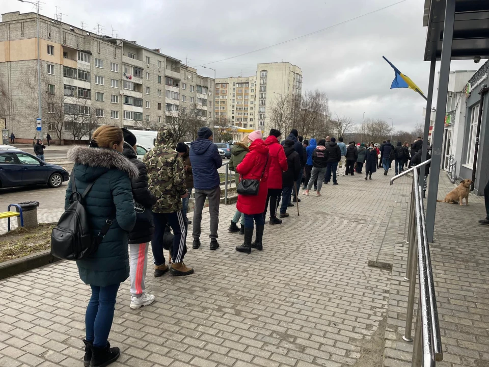 черга до банкомата
