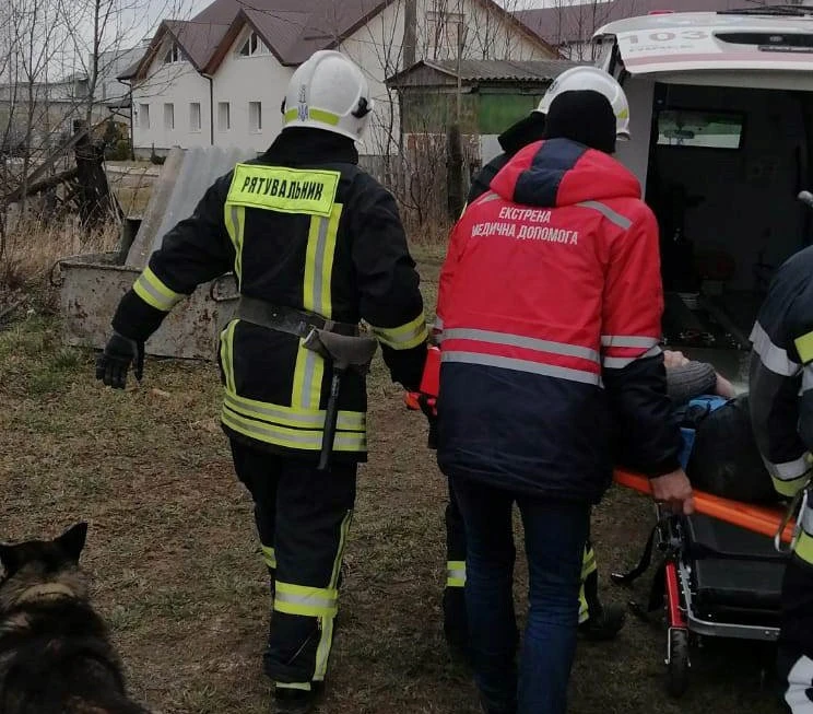 чоловік впав з риштування