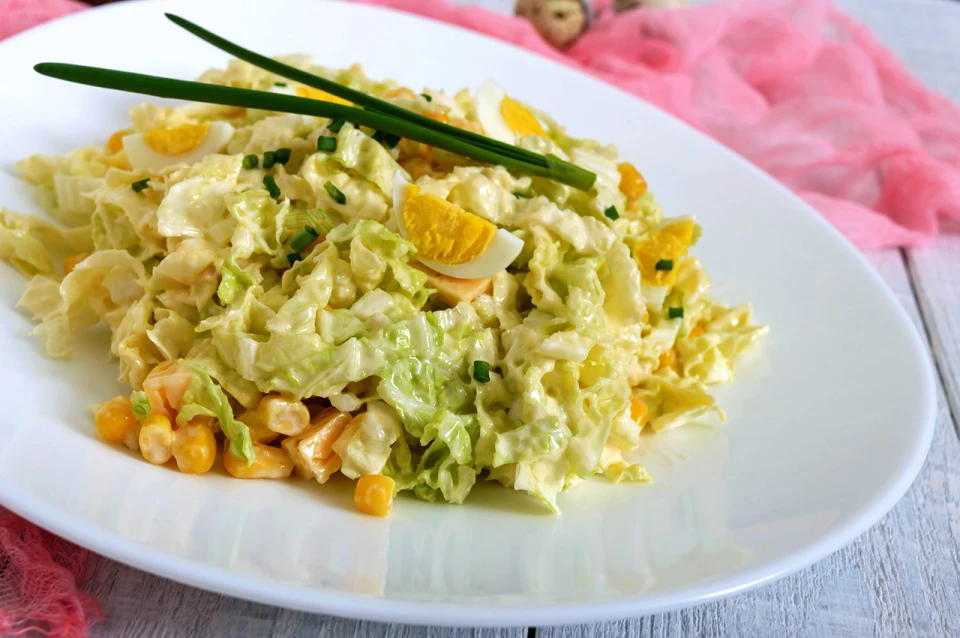 Салат із пекінської капусти та кукурудзи