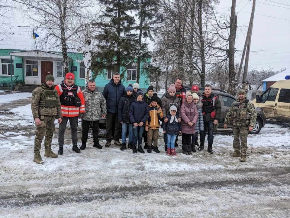 Бійці ТрО з Буковини евакуювали з небезпечних районів вісьмох діток