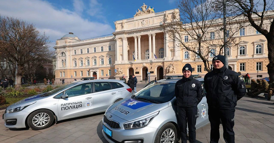 автівки для патрульної поліції Львівщини