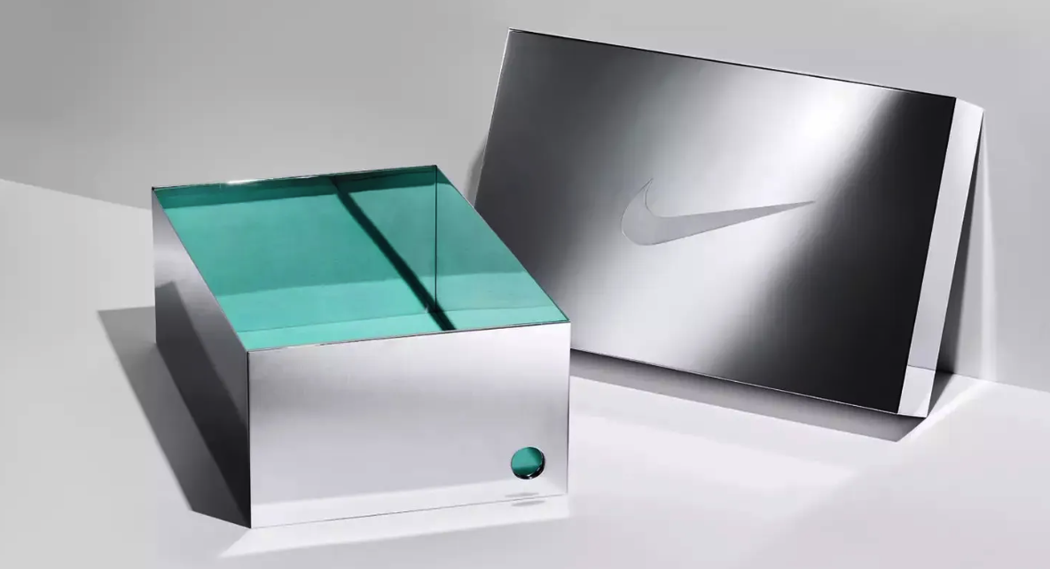 На фото: Tiffany & Co. та Nike створили коробку для кросівок зі срібла