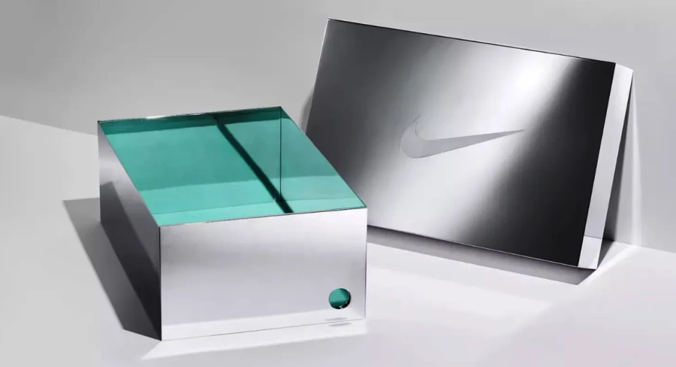 На фото: Tiffany & Co. та Nike створили коробку для кросівок зі срібла