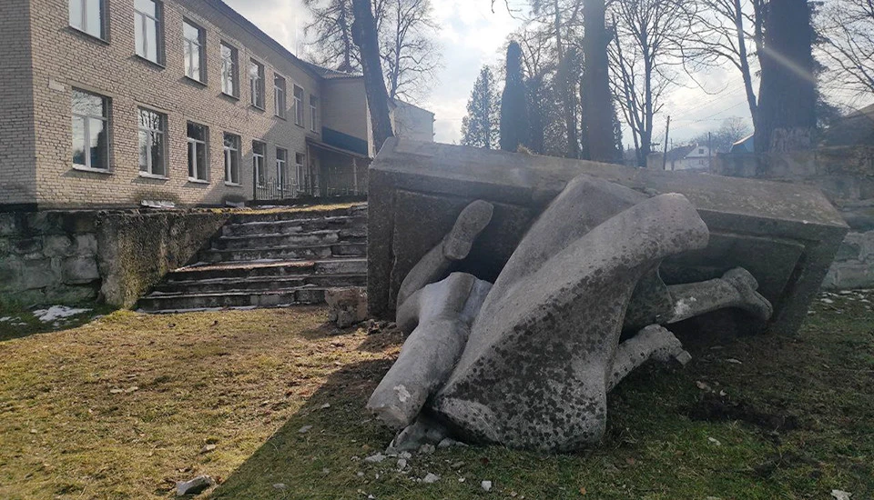 декомунізація Бориня