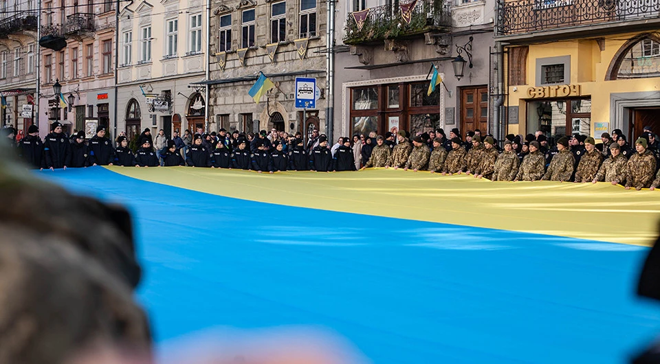 прапор України на площі Ринок, Львів