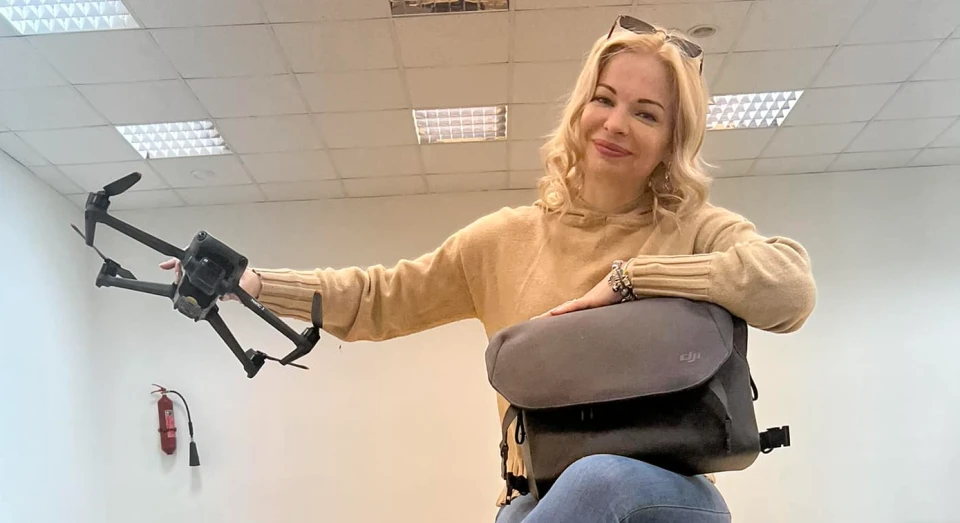 Дана Ярова з дроном-"мавіком"