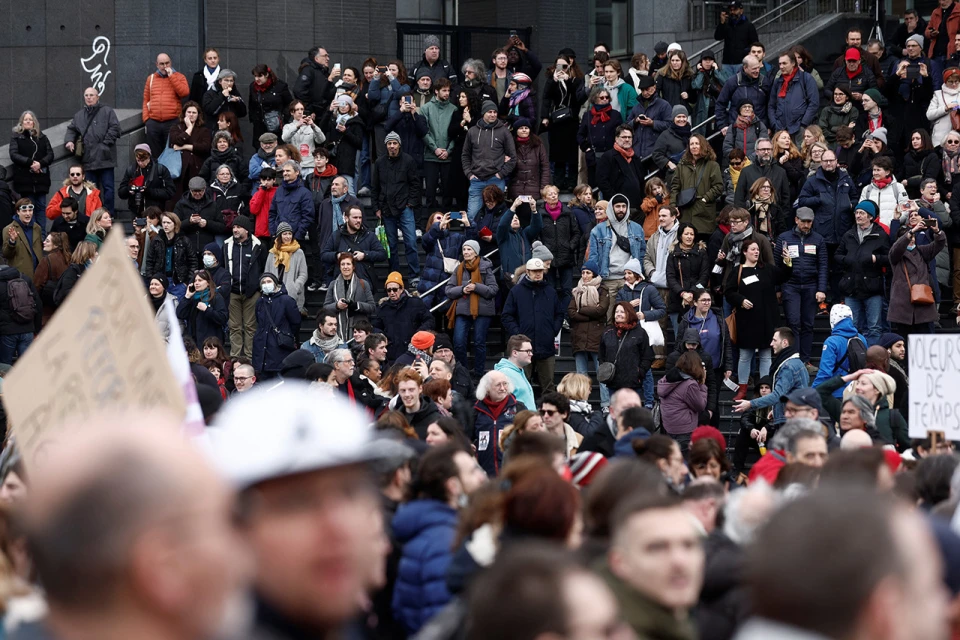 Попри протести сенат Франції схвалив підвищення пенсійного віку
