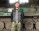 На фото: Олег Скрипка біля Бахмутавиступив для українських воїнів