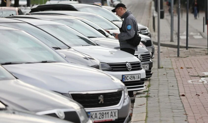 інспектор з паркування