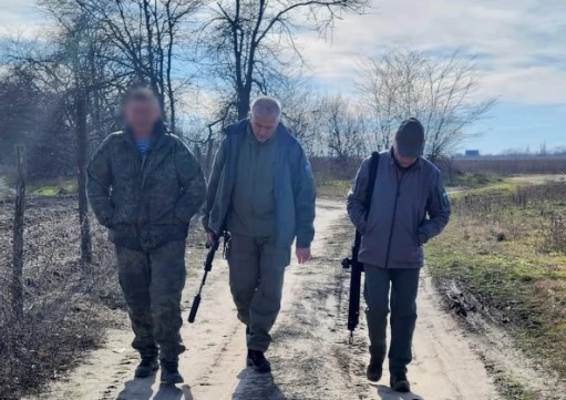 Аксьонов (посередині) на позиціях Конвою