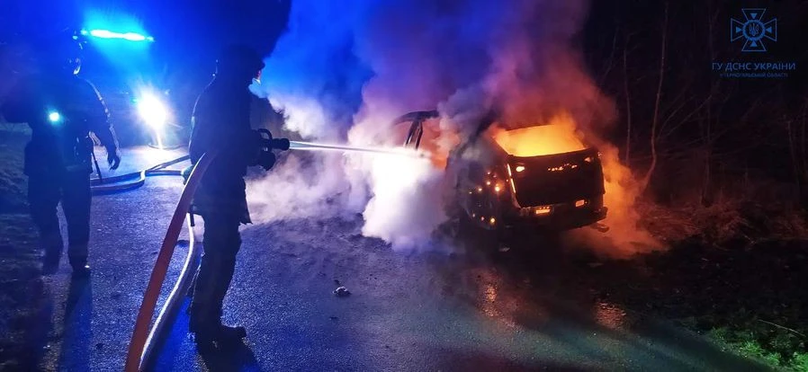 Біля Тернополя вщент згорів Lexus