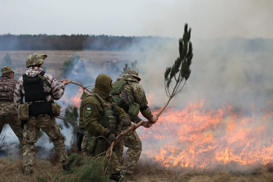 Волинські тероборонівці загасили пожежу в полі