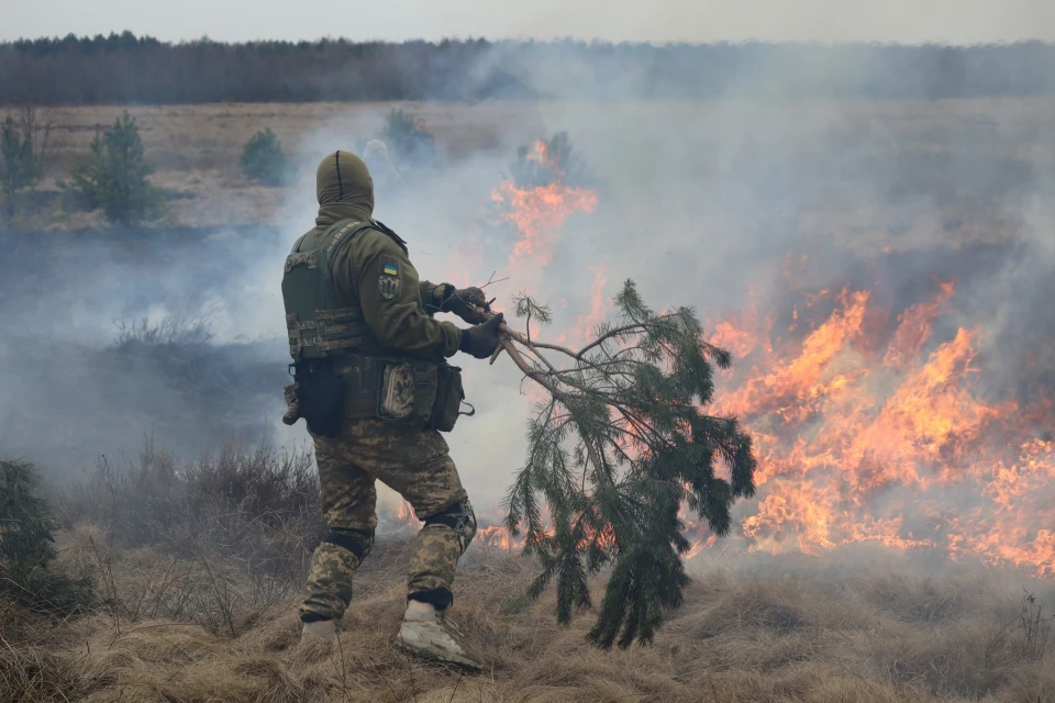 Волинські тероборонівці загасили пожежу в полі