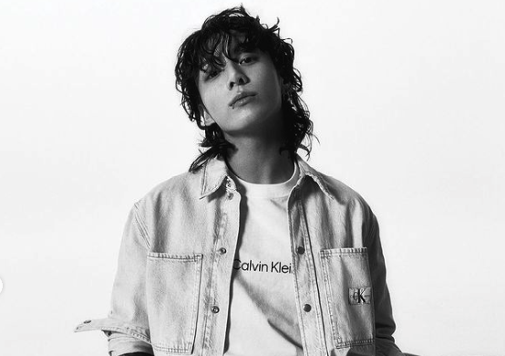 На фото: Чонґук у Calvin Klein
