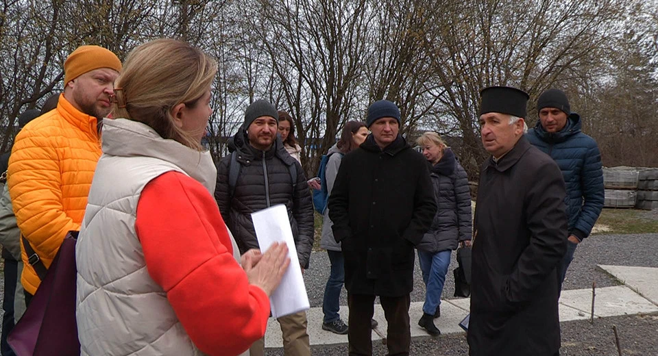 комісія біля церкви у Львові