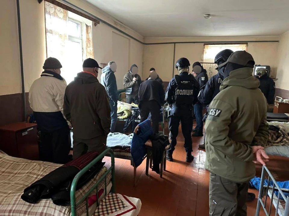 шахрайська схема, колонія