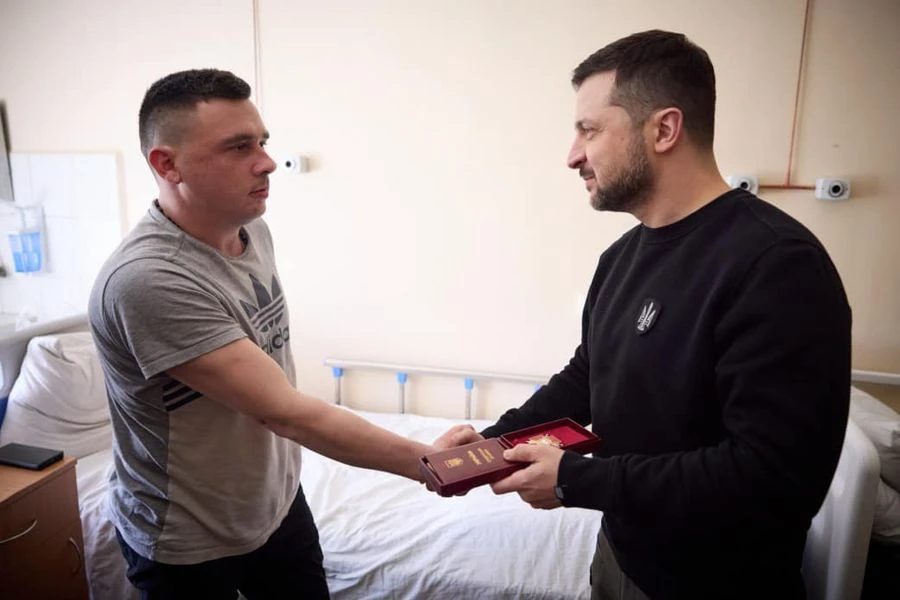 Зеленський вручив орден бійцю з Прикарпаття Сергію Лєснікову